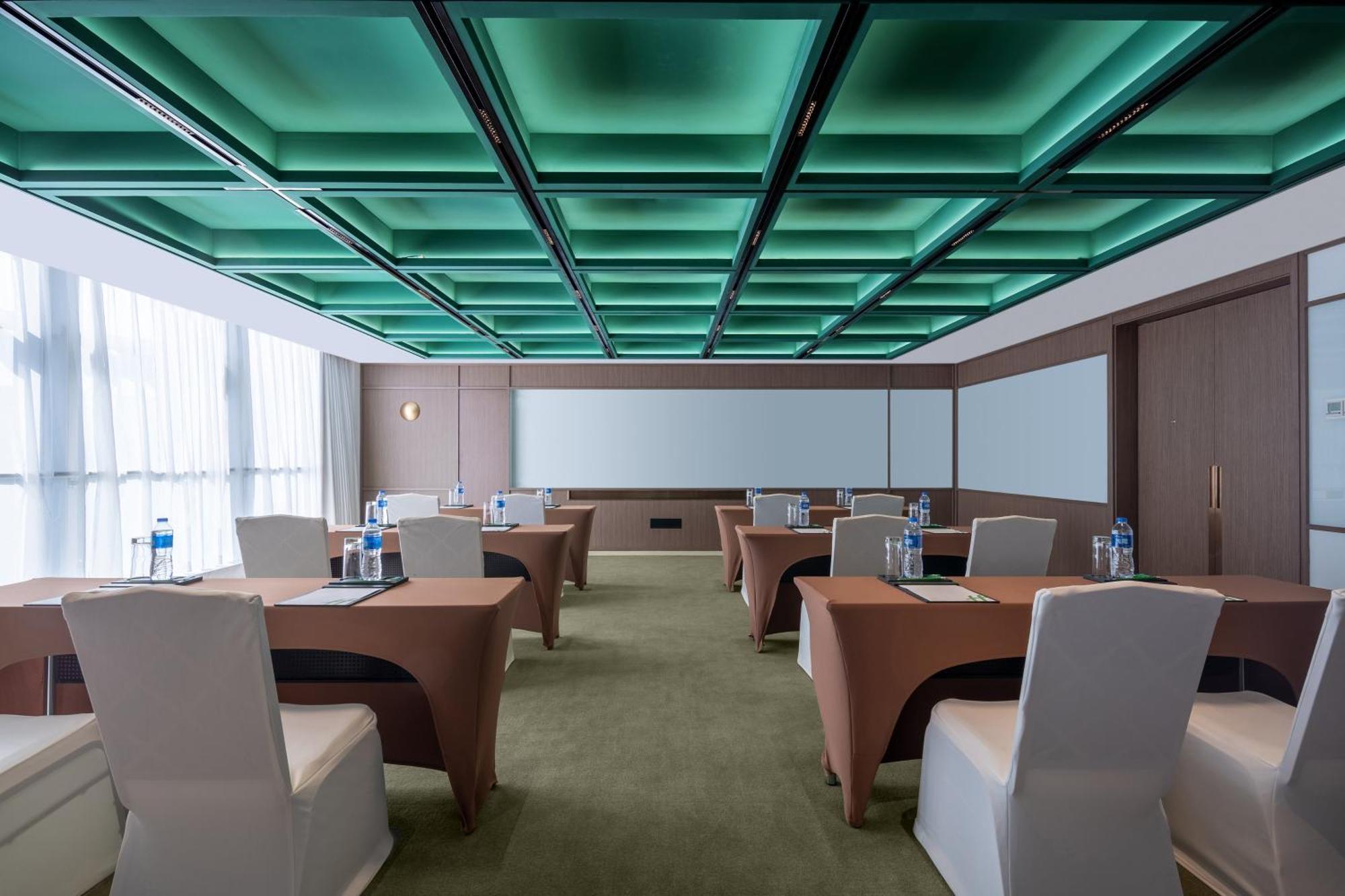 Holiday Inn Beijing Focus Square By Ihg Exterior photo