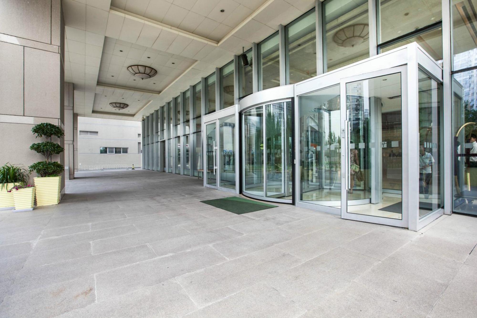 Holiday Inn Beijing Focus Square By Ihg Exterior photo