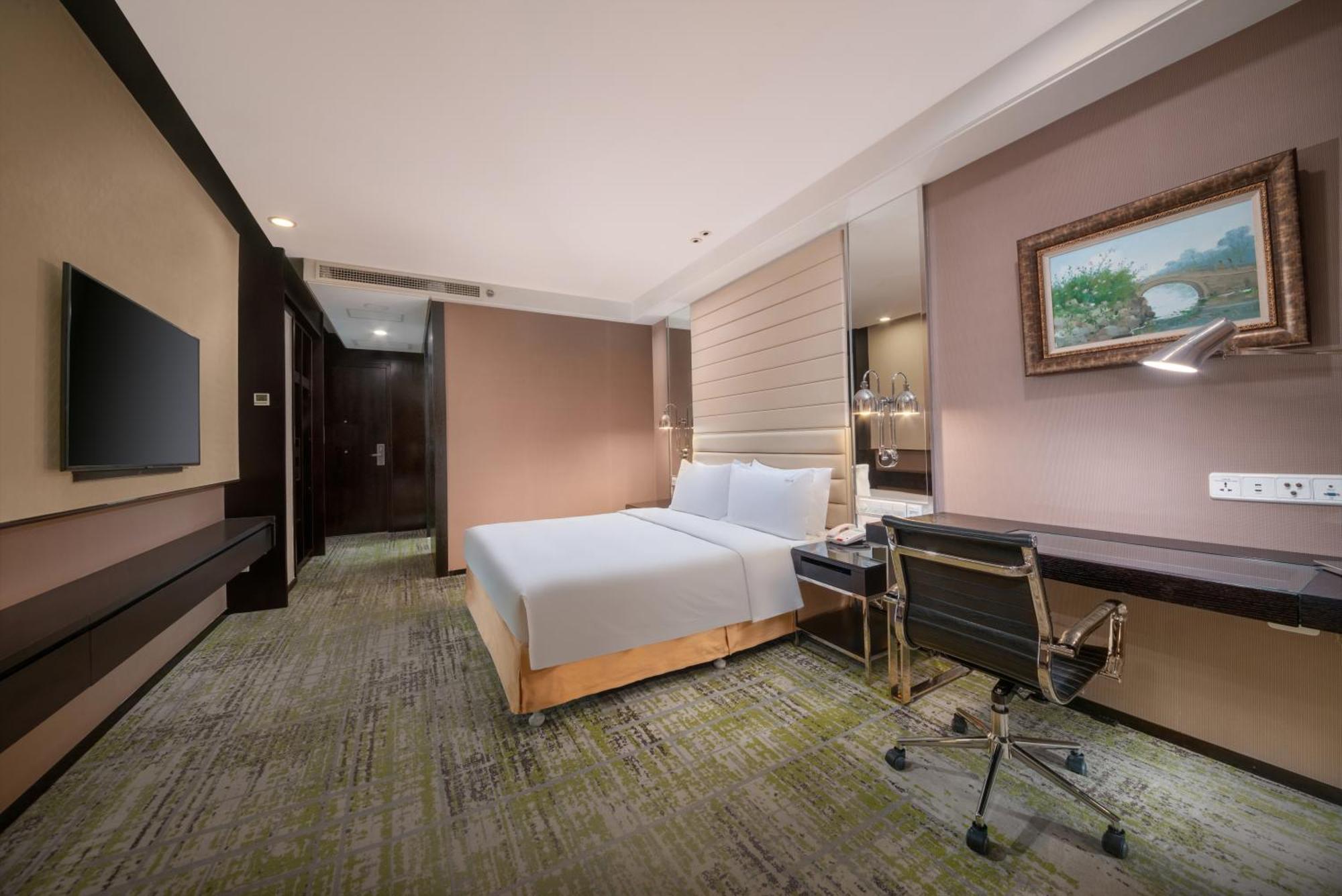 Holiday Inn Beijing Focus Square By Ihg Exterior photo